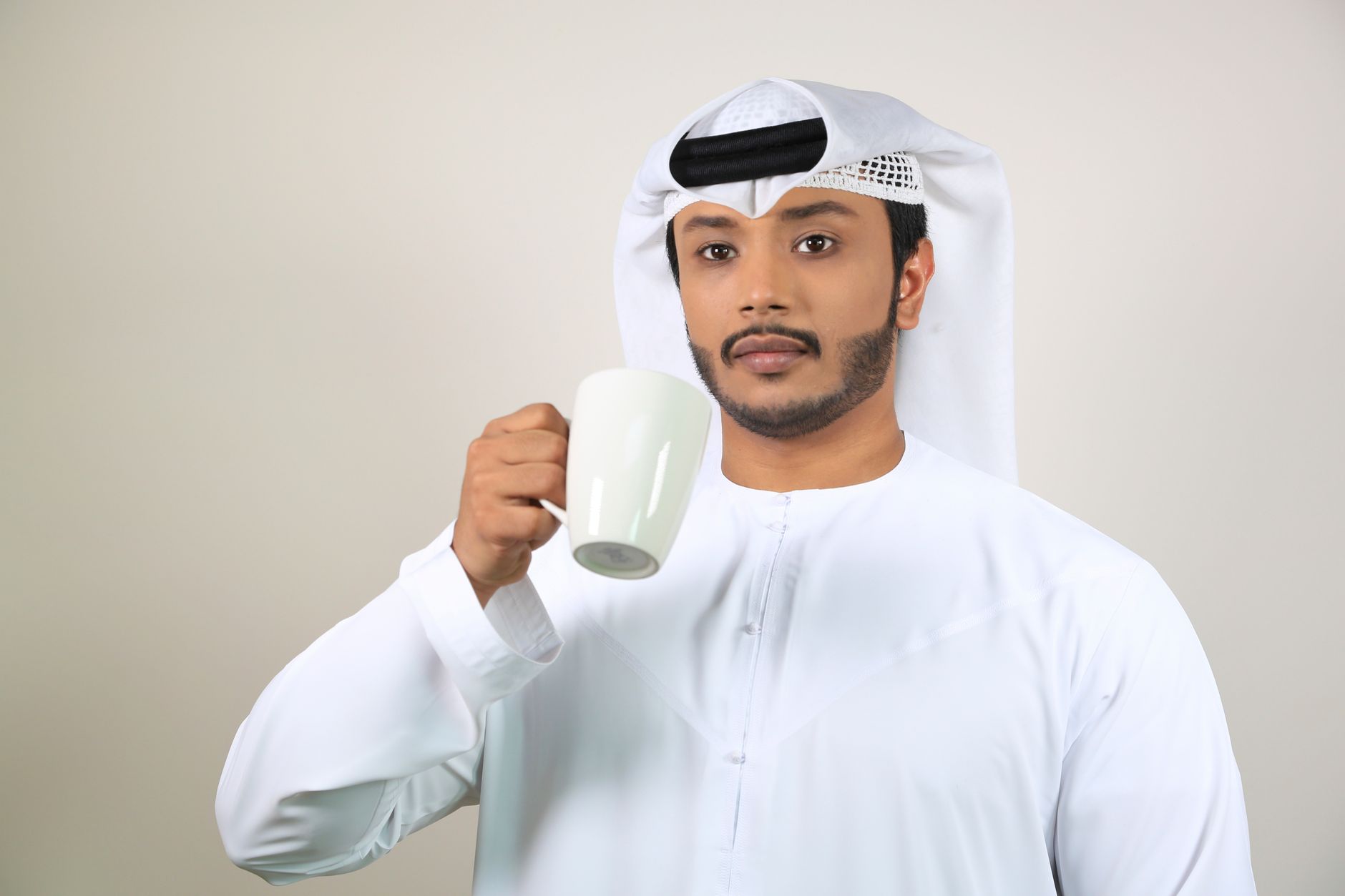عادات استهلاك القهوة والشاي: أيهما المشروب المفضل للعرب؟