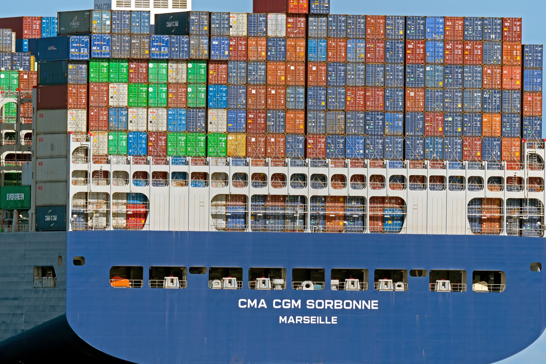CMA CGM تفرض رسومًا إضافية 150 دولارًا للحاويات