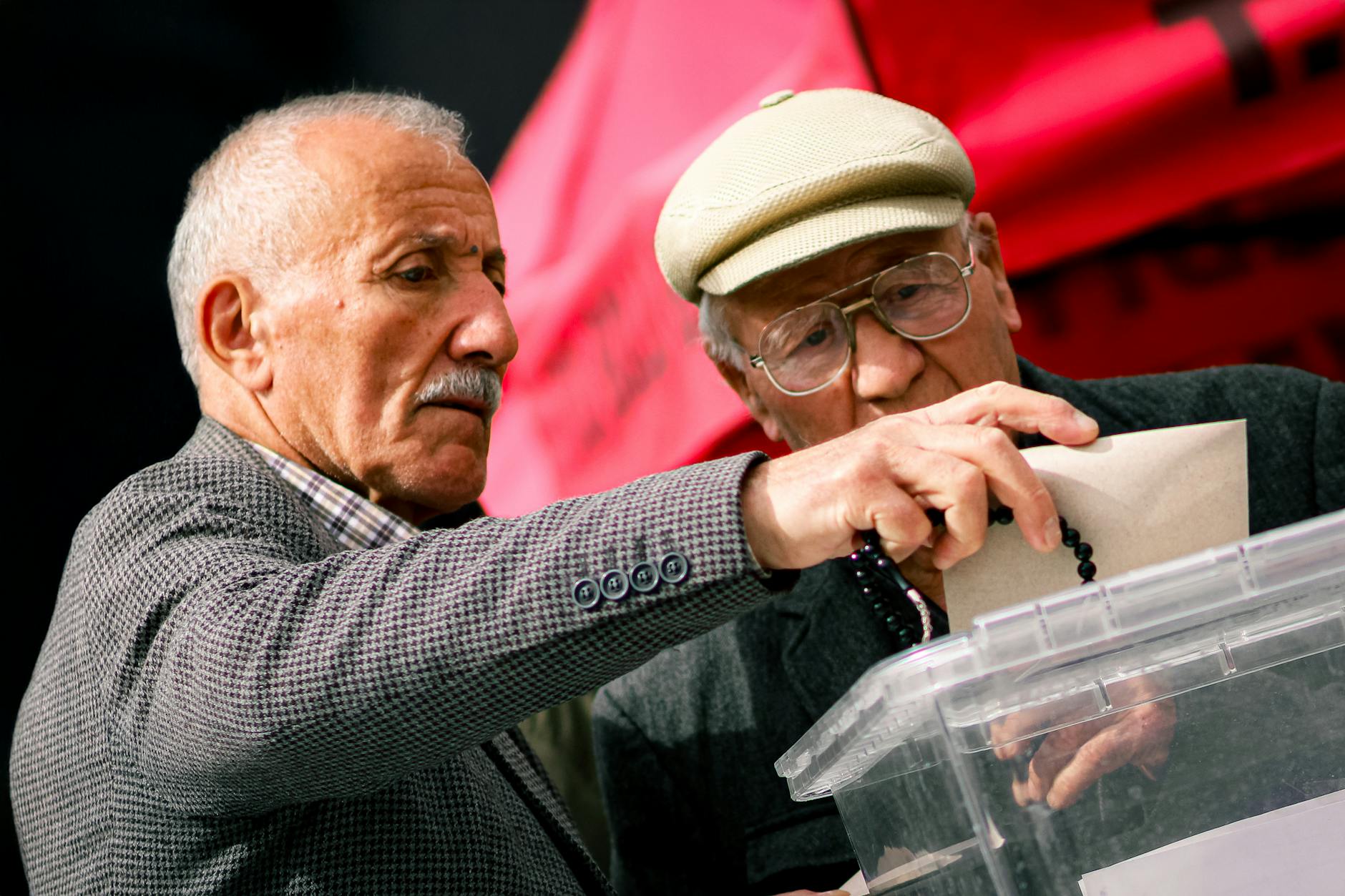 العراق يختار رئيساً بدون توافق حقيقي