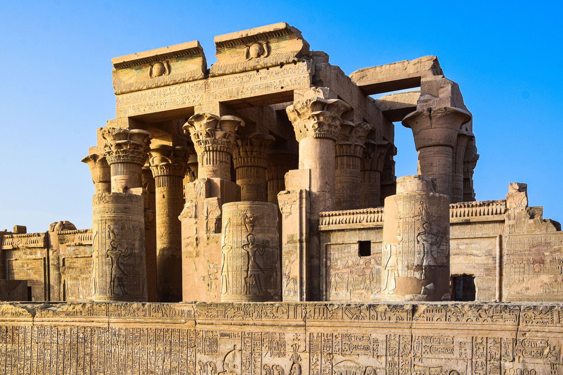 مصر تكشف عن معبد بسماتيك الأول بالواحات