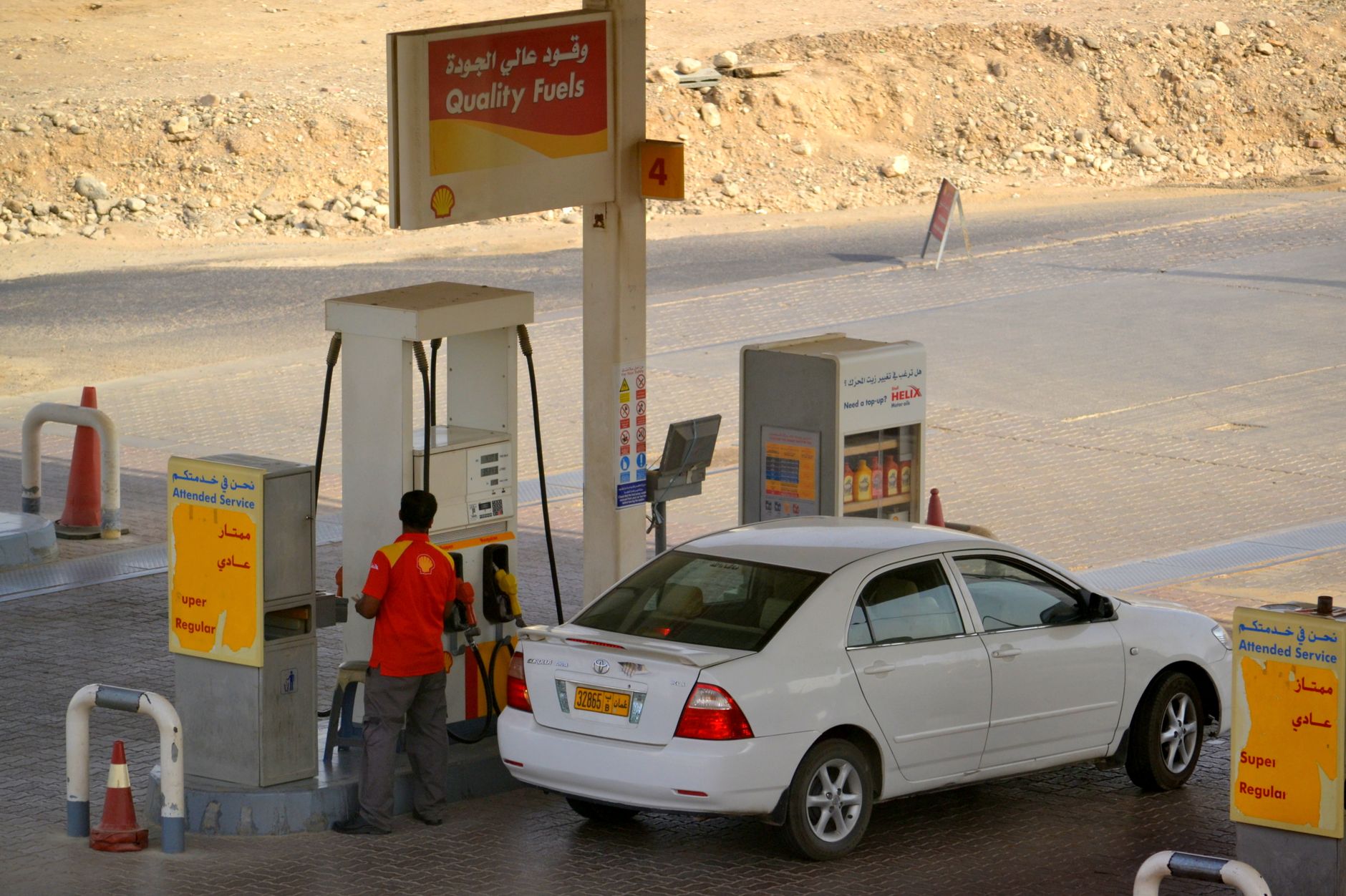 اتفاق أميركي إيراني يخفّض أسعار النفط 4%